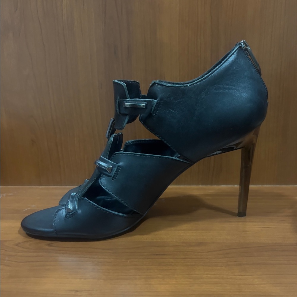 Elegant Black Women's Heels w/ metal accents & heel by Fergie (Black Eyed Peas).